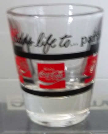 350764 € 7,50 coca cola borrelglas USA adds life to.jpeg